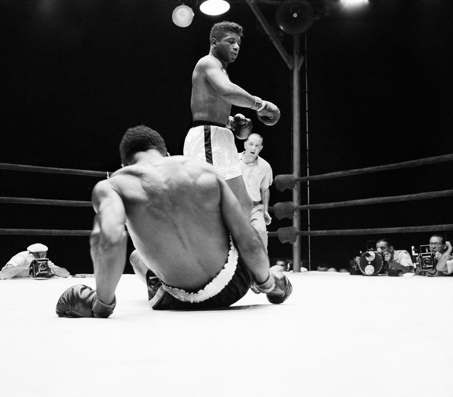 1957: Floyd Patterson TKOs Tommy Jackson to retain heavyweight title